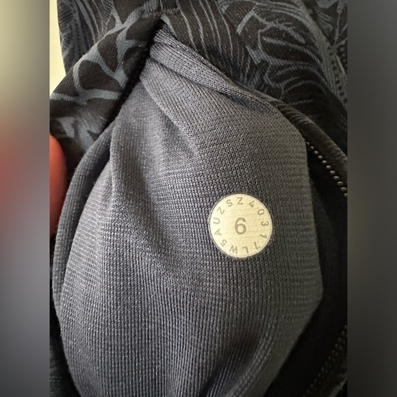 Lululemon Run On Tight 25” - Picture 4 of 9